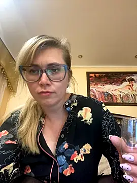 Crystal00Girl online show from 09-20-25, 08:32