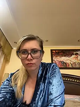 Crystal00Girl online show from 10-05-25, 09:13