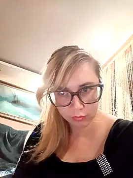 Crystal00Girl online show from 10-13-25, 08:53