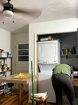 Mommasaurrex online show from 09-30-25, 11:32