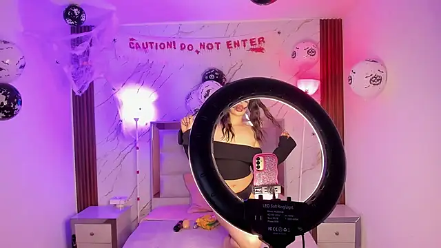 Lizeth Salazar online show from 10-04-25, 12:03