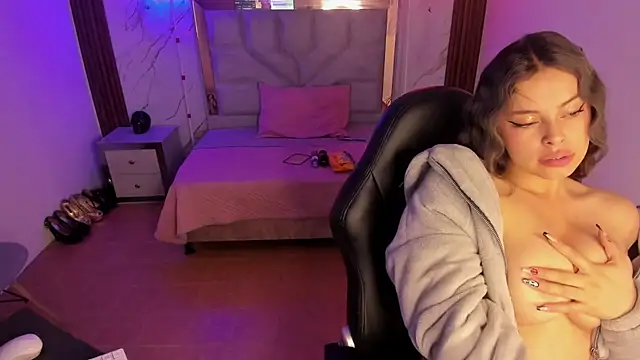 Lizeth Salazar online show from 10-11-25, 11:42