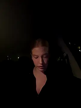 Chloemillerrxx online show from 09-28-25, 06:35