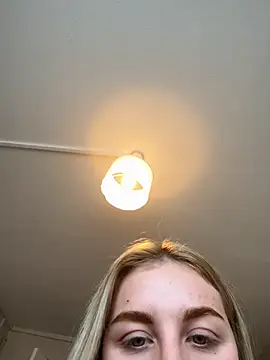 Layla 20  online show from 10-06-25, 12:02