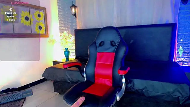 Juliette Miel online show from 11-19-25, 03:39