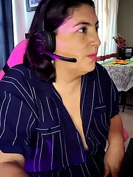 Snapshot of lina_maria99 chatting on 09-30-25, 10:04 lina maria99 online show from 09-30-25, 10:04