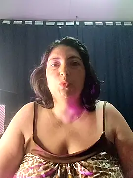 Snapshot of lina_maria99 chatting on 10-15-25, 09:42 lina maria99 online show from 10-15-25, 09:42