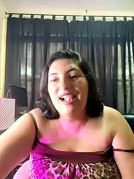 Snapshot of lina_maria99 chatting on 10-15-25, 10:21 lina maria99 online show from 10-15-25, 10:21