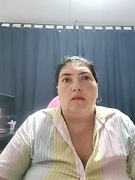 Snapshot of lina_maria99 chatting on 10-16-25, 11:17 lina maria99 online show from 10-16-25, 11:17