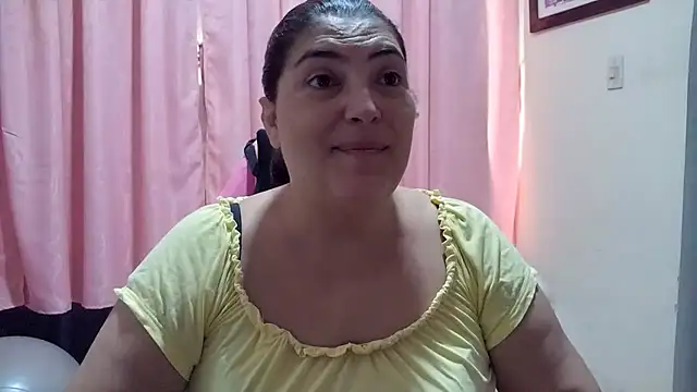 Snapshot of lina_maria99 chatting on 05-27-26, 11:51 lina maria99 online show from 05-27-26, 11:51