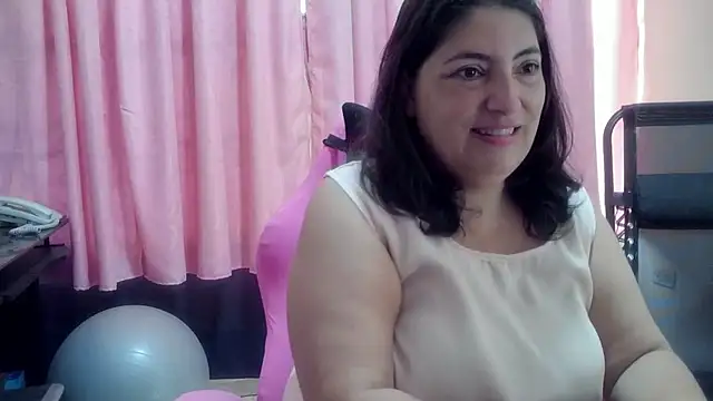 Snapshot of lina_maria99 chatting on 06-02-26, 12:18 lina maria99 online show from 06-02-26, 12:18