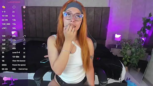 LanaMills  online show from 09-28-25, 05:24