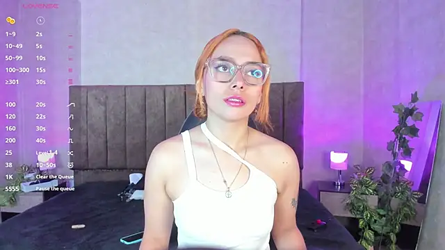 LanaMills  online show from 10-10-25, 05:06