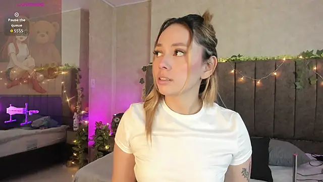 LanaMills  online show from 02-18-26, 05:25