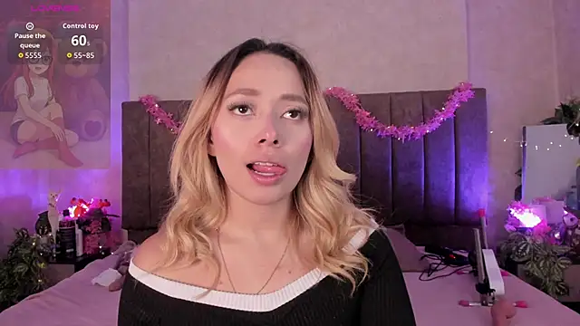 LanaMills  online show from 05-01-26, 04:39