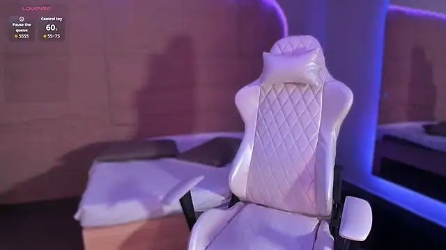 HannahMontgomery online show from 11-21-25, 04:05