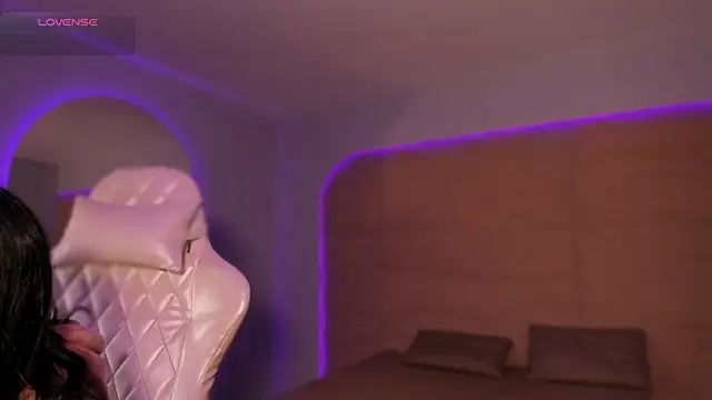 HannahMontgomery online show from 12-04-25, 04:16