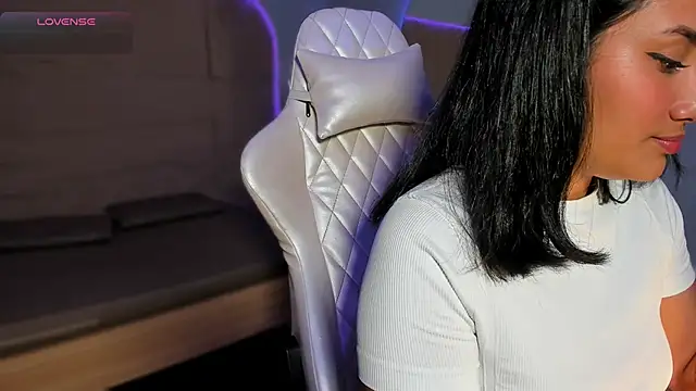 HannahMontgomery online show from 12-17-25, 04:24