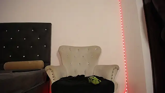 Snapshot of JoshMorri chatting on 10-21-25, 06:36 JoshMorri online show from 10-21-25, 06:36