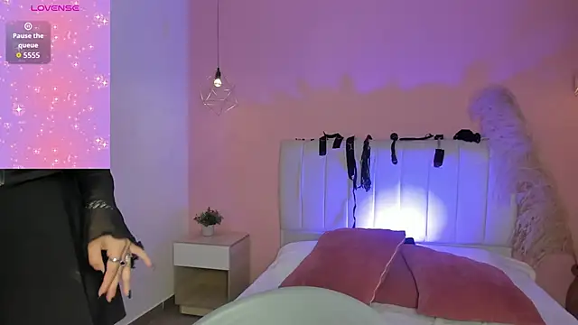 Snapshot of elisabethflores chatting on 10-17-25, 08:33 elisabethflores online show from 10-17-25, 08:33