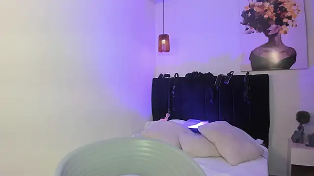 Snapshot of elisabethflores chatting on 10-30-25, 01:56 elisabethflores online show from 10-30-25, 01:56