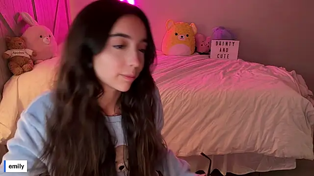 Snapshot of emmyfawn chatting on 09-12-25, 04:23 emmyfawn online show from 09-12-25, 04:23