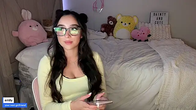 Snapshot of emmyfawn chatting on 09-14-25, 04:00 emmyfawn online show from 09-14-25, 04:00