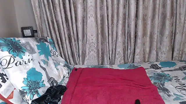 Snapshot of Lunalee chatting on 03-25-26, 07:20 Lunalee online show from 03-25-26, 07:20