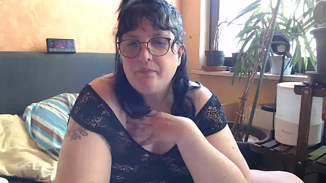 ladyfrombonn online show from 04-19-26, 02:05