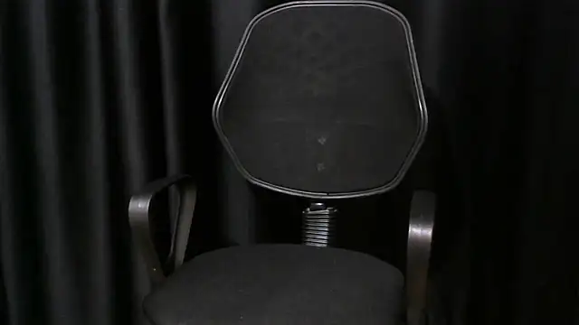 Snapshot of devinantalya chatting on 04-28-26, 12:43 devinantalya online show from 04-28-26, 12:43