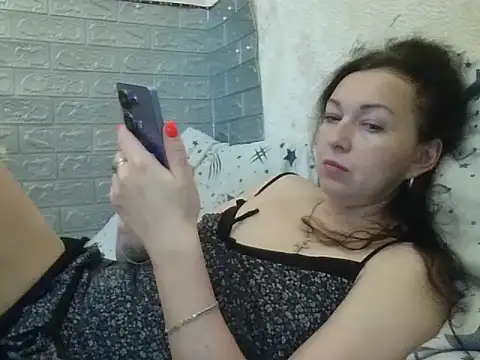 Snapshot of DanaNeon chatting on 06-30-26, 08:04 DanaNeon online show from 06-30-26, 08:04