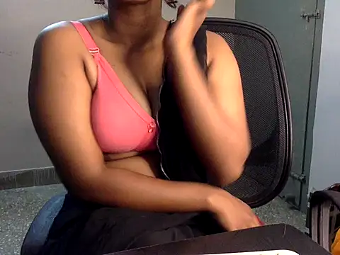 Snapshot of Hot-Honey20 chatting on 10-17-25, 12:08 Hot-Honey20 online show from 10-17-25, 12:08