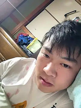 Snapshot of hiromu53 chatting on 10-24-25, 12:34 hiromu53 online show from 10-24-25, 12:34