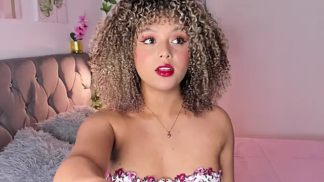 Snapshot of isajonnes18 chatting on 10-25-25, 11:54 isajonnes18 online show from 10-25-25, 11:54