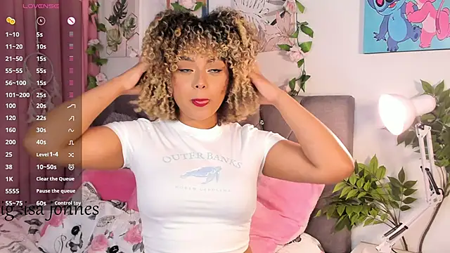 Snapshot of isajonnes18 chatting on 02-20-26, 12:07 isajonnes18 online show from 02-20-26, 12:07