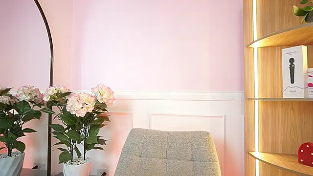 MilaCrave online show from 04-30-26, 12:00