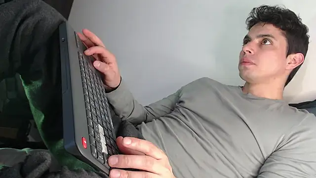 yourfavoriteboy   online show from 01-05-26, 09:07