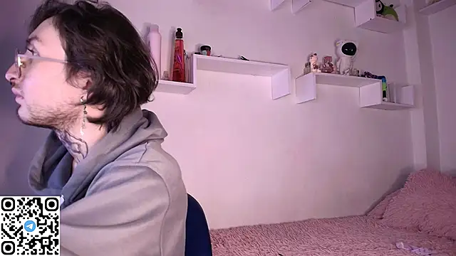 Snapshot of annyharriis chatting on 11-04-25, 11:48 annyharriis online show from 11-04-25, 11:48