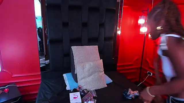 halleylorens online show from 10-06-25, 07:11