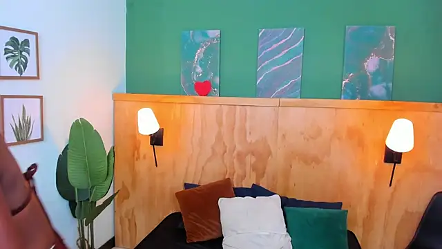 halleylorens online show from 10-11-25, 07:12