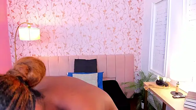 halleylorens online show from 06-04-26, 07:31