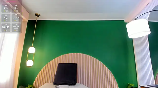 halleylorens online show from 06-21-26, 01:13