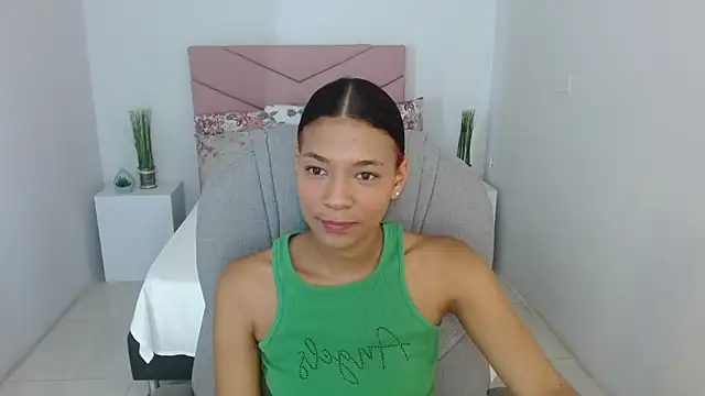 SarayVega  online show from 09-13-25, 06:51