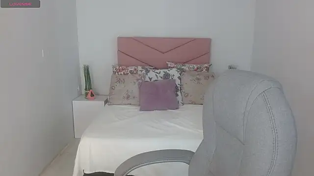 SarayVega  online show from 10-17-25, 07:27