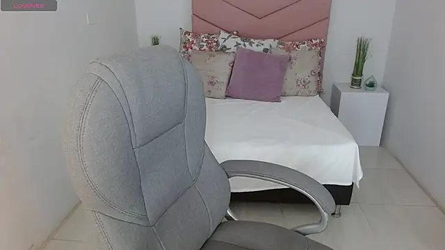 SarayVega  online show from 11-04-25, 07:13