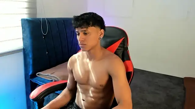 ZYZZ1312 online show from 06-10-26, 07:24