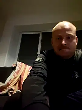 Snapshot of svenni2525 chatting on 10-06-25, 04:43 svenni2525 online show from 10-06-25, 04:43