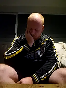 Snapshot of svenni2525 chatting on 10-13-25, 10:54 svenni2525 online show from 10-13-25, 10:54