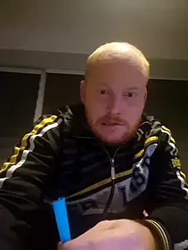 Snapshot of svenni2525 chatting on 10-19-25, 03:51 svenni2525 online show from 10-19-25, 03:51