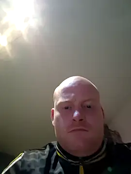 Snapshot of svenni2525 chatting on 10-20-25, 03:18 svenni2525 online show from 10-20-25, 03:18